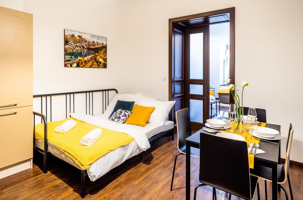 Unique Square Business Apt.